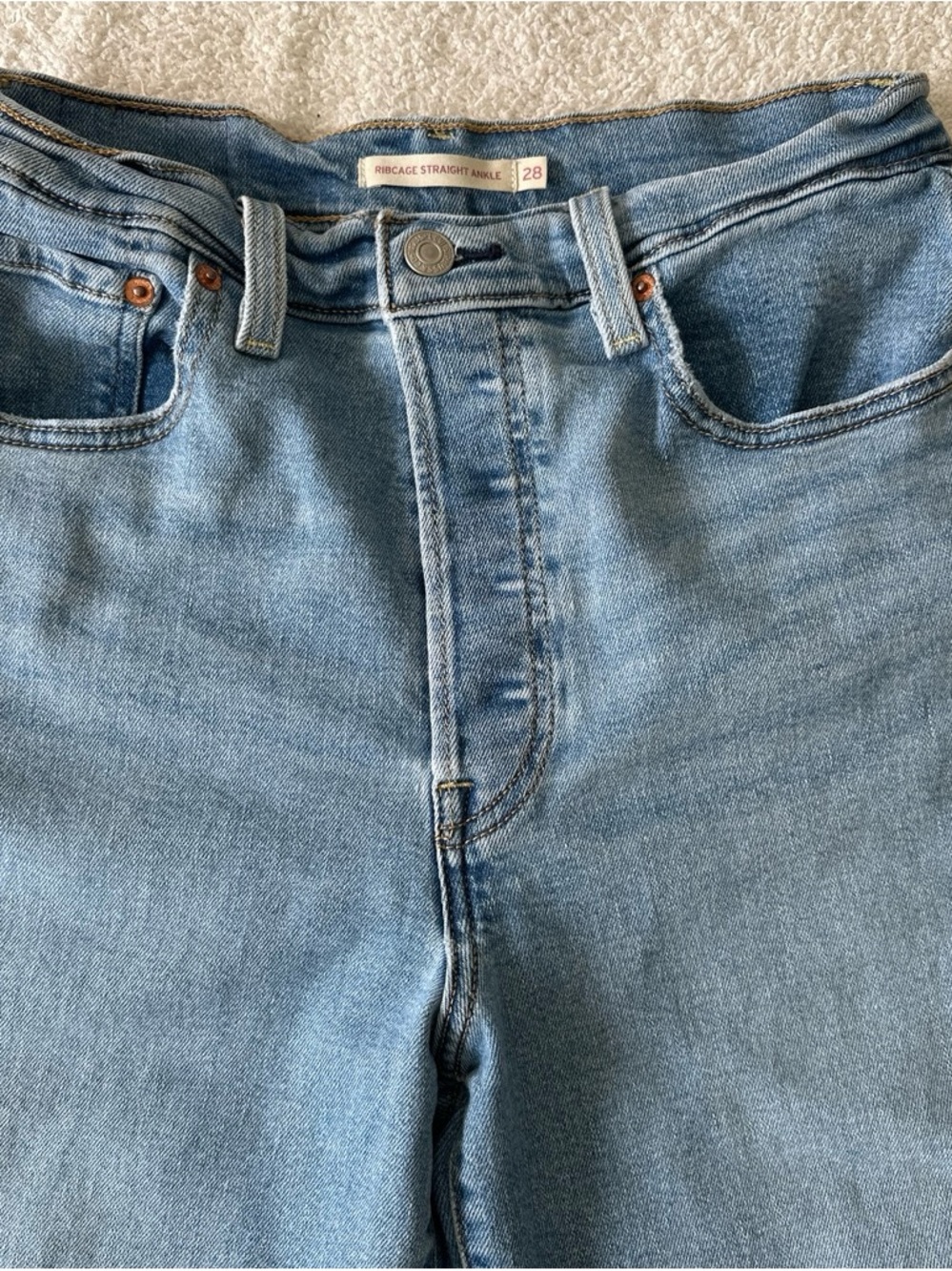 Levi's Ribcage Straight Mid Wash Cropped Straight Ankle Jeans